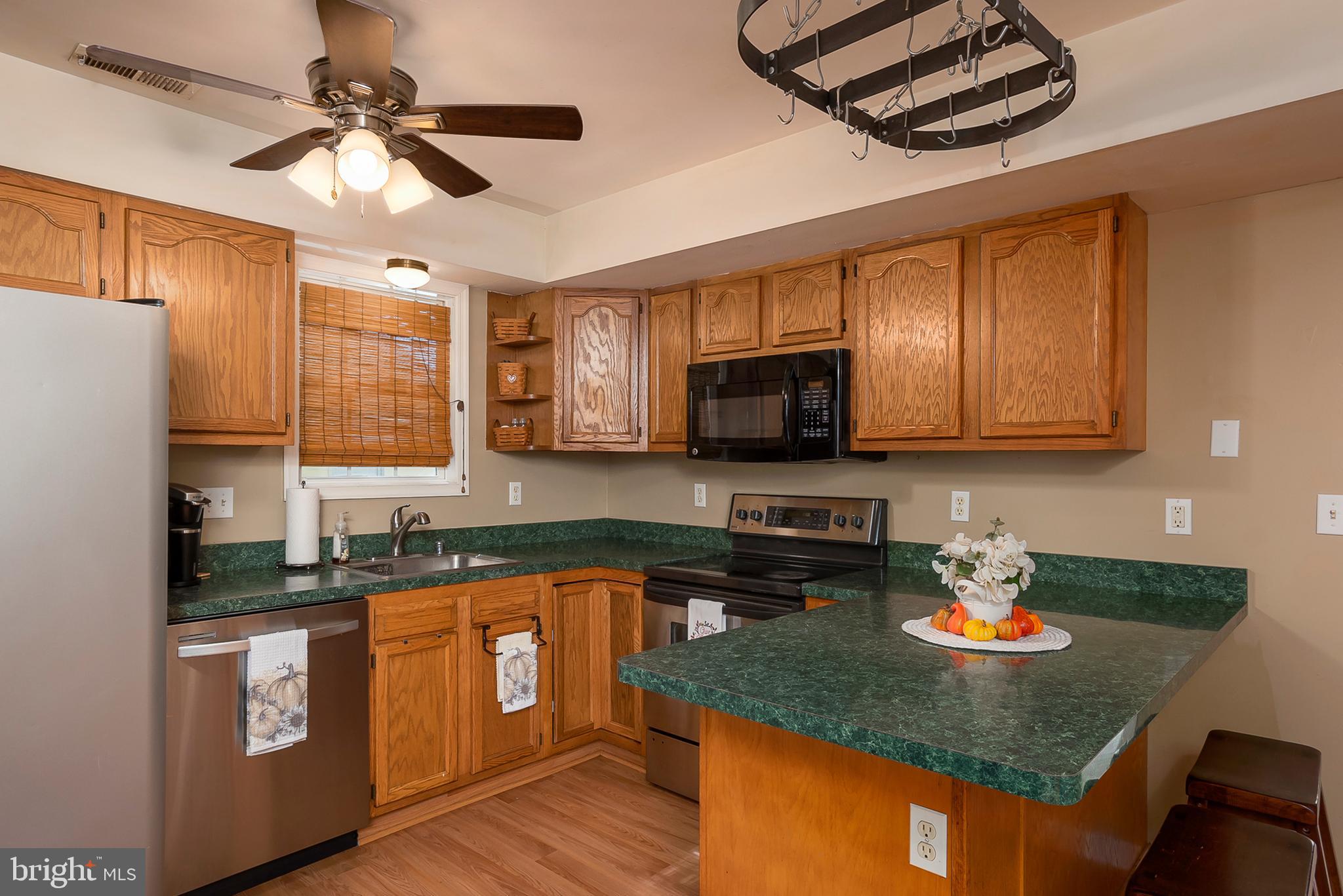 1621 Ruxton Road Edgewater, MD 21037 - Photo 12 of 33 Kitchen