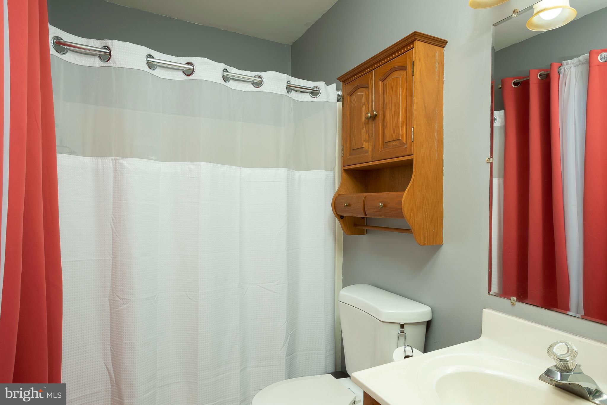 1621 Ruxton Road Edgewater, MD 21037 - Photo 17 of 33 Master Bathroom