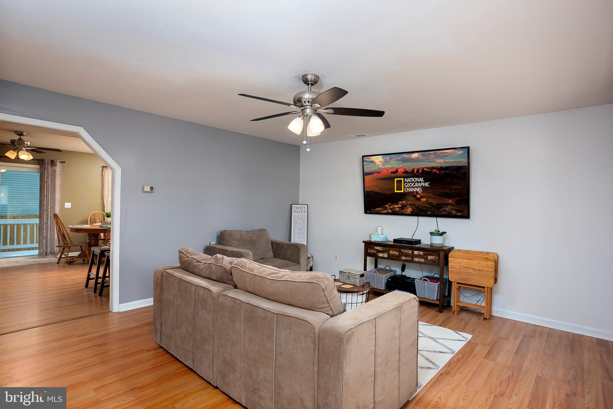 1621 Ruxton Road Edgewater, MD 21037 - Photo 4 of 33 Foyer View to Living Room and Kitchen