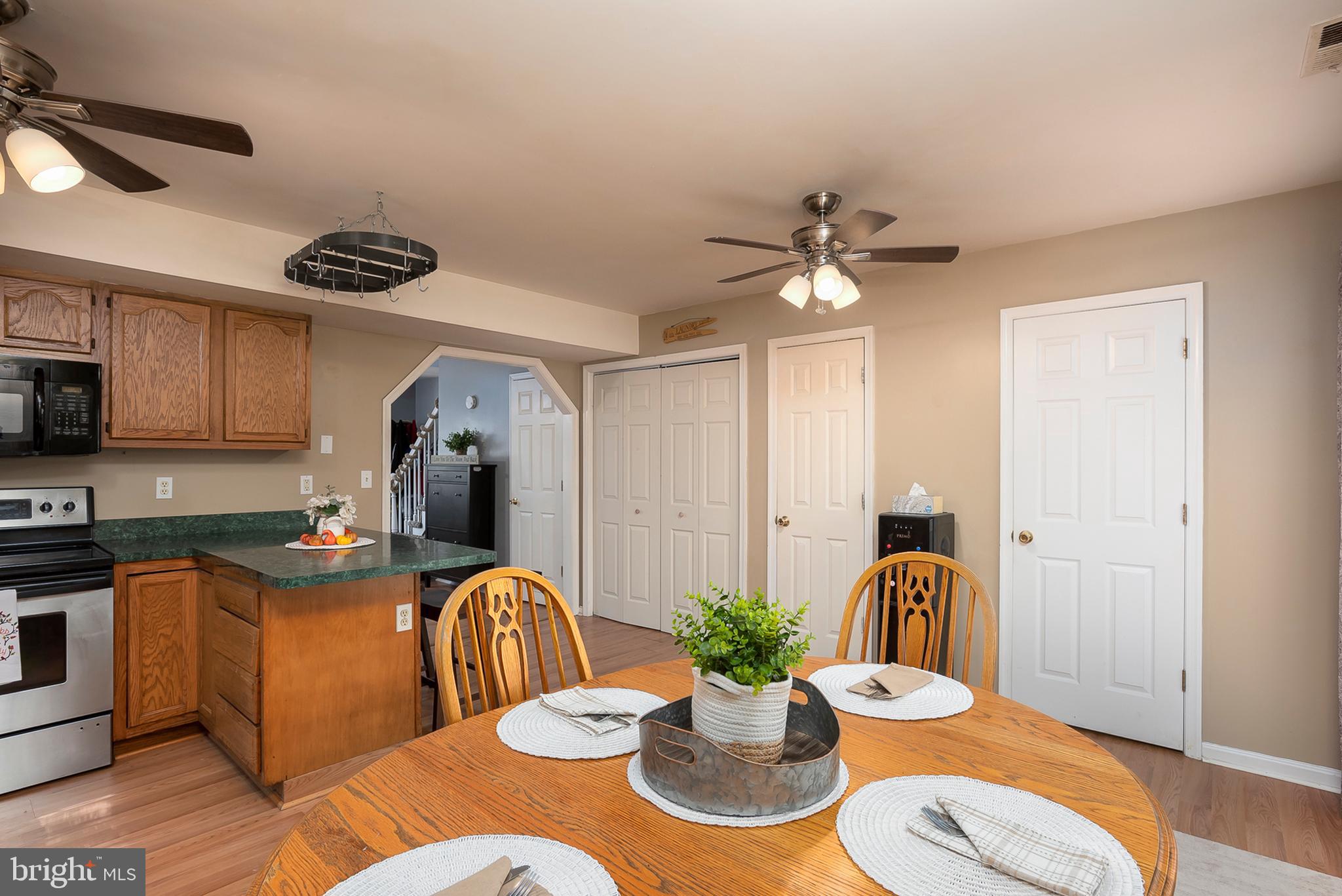1621 Ruxton Road Edgewater, MD 21037 - Photo 9 of 33 Kitchen Area (alt view)