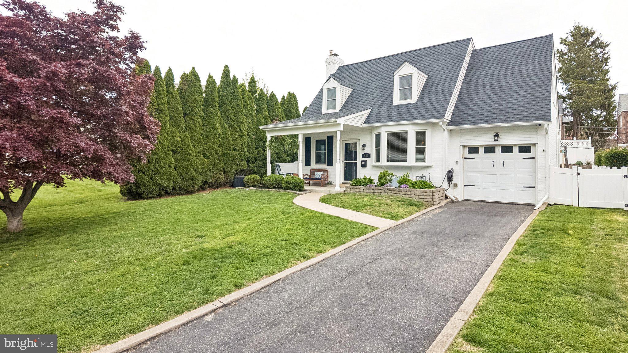 629 Willowbrook Road Havertown, PA 19083 - Photo 2 of 33 a front view of a house with a yard