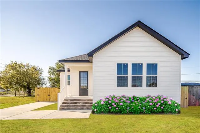 $330,000 | 1702 Schnell Drive, Arabi, LA 70032