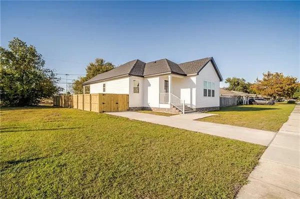 $325,000 | 1702 Schnell Drive, Arabi, LA 70032