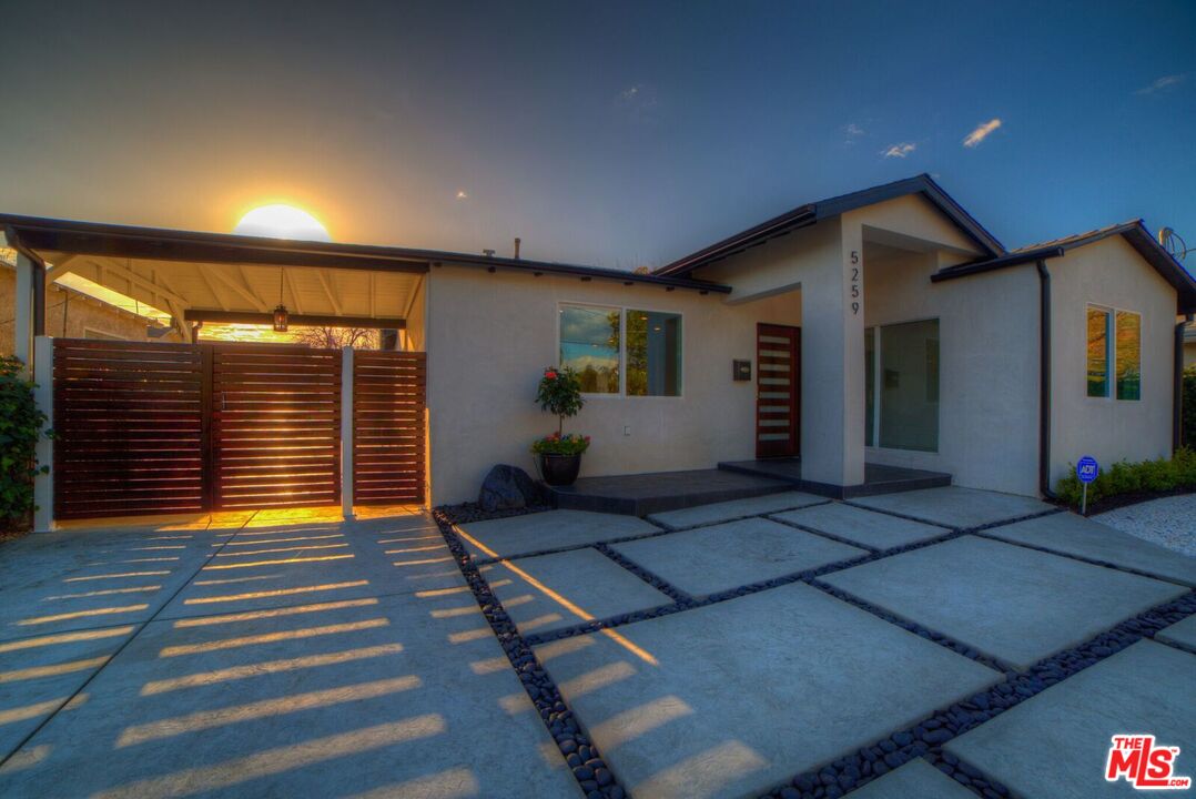 5259 Strohm Avenue North Hollywood, CA 91601 - Photo 2 of 24