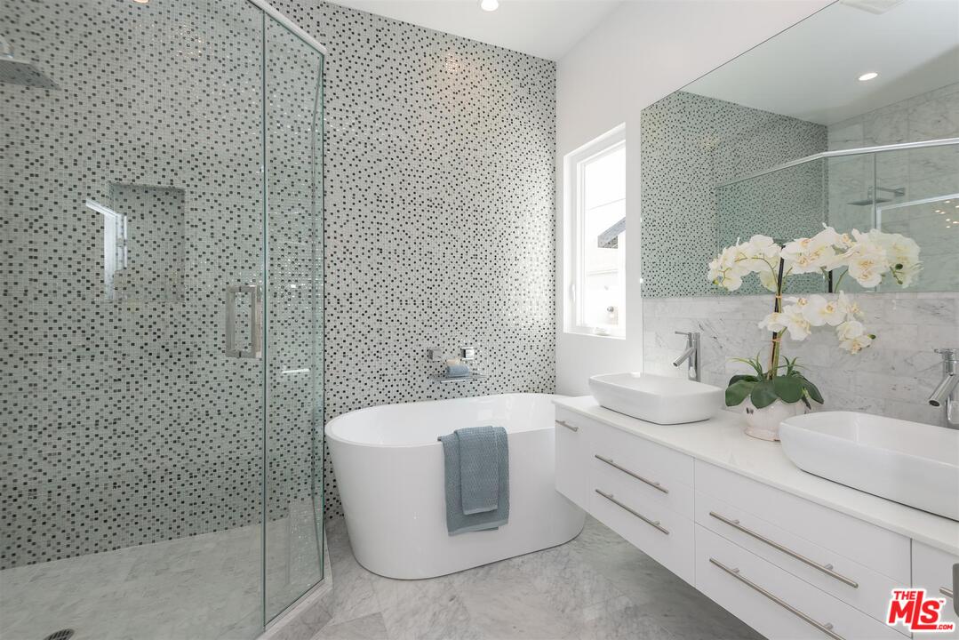 5259 Strohm Avenue North Hollywood, CA 91601 - Photo 13 of 24