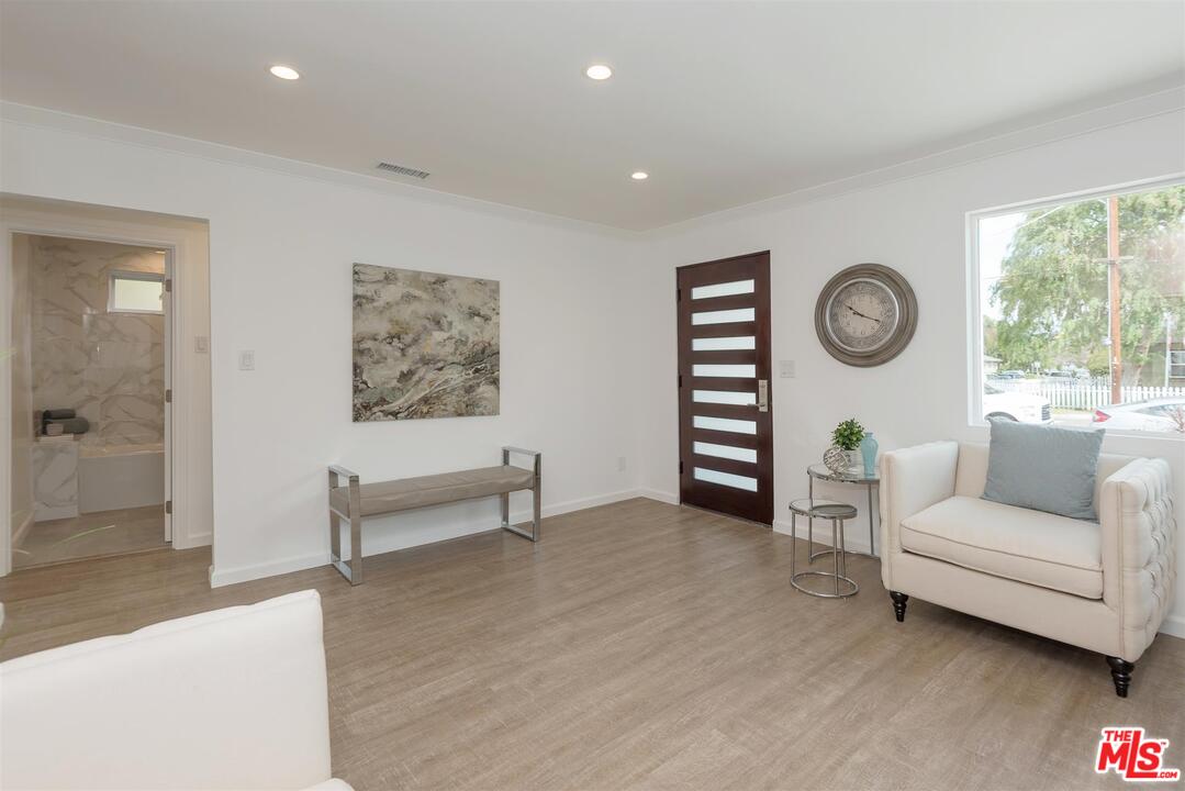 5259 Strohm Avenue North Hollywood, CA 91601 - Photo 3 of 24