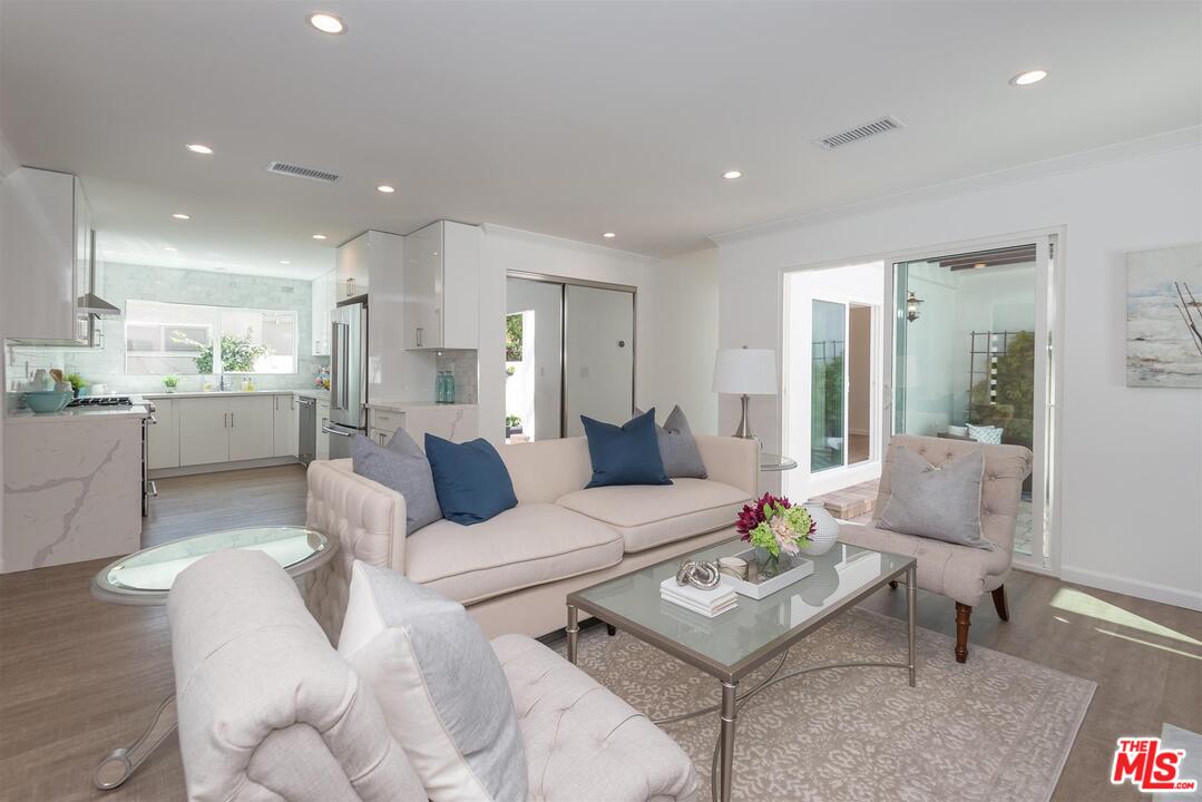 5259 Strohm Avenue North Hollywood, CA 91601 - Photo 8 of 24