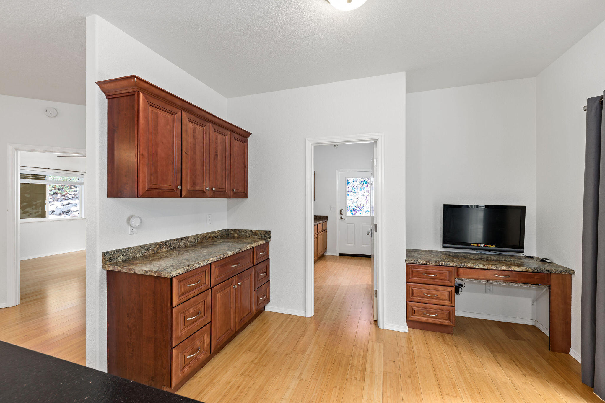 10523 Lower River Road Grants Pass, OR 97526 - Photo 14 of 58 079A6496