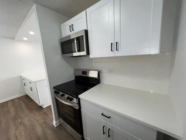 $1,700 | 9128 West Terrace Drive, Unit 5D, Niles, IL 60714