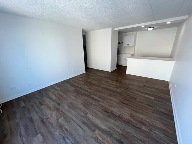 $1,700 | 9128 West Terrace Drive, Unit 5D, Niles, IL 60714