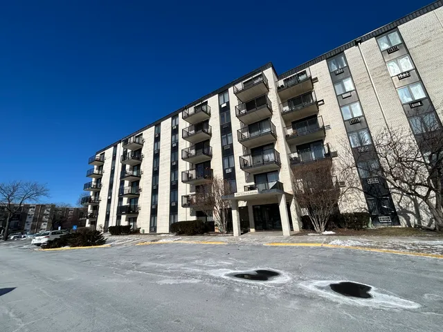 $1,700 | 9128 West Terrace Drive, Unit 5D, Niles, IL 60714
