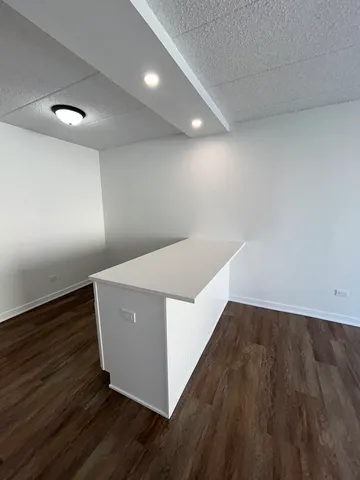 $1,700 | 9128 West Terrace Drive, Unit 5D, Niles, IL 60714