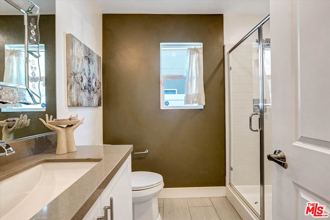 6754 Rhea Court Reseda, CA 91335 - Photo 15 of 55 Gallery Image 15