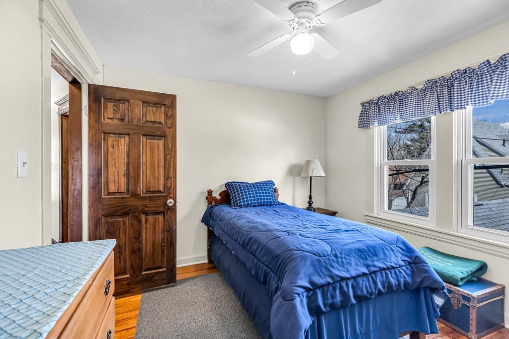 61 Spencer Street Springfield, MA 01118 - Photo 15 of 38