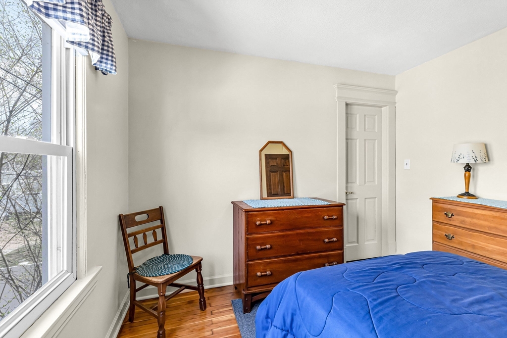 61 Spencer Street Springfield, MA 01118 - Photo 16 of 38