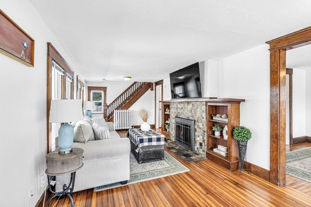 61 Spencer Street Springfield, MA 01118 - Photo 2 of 38