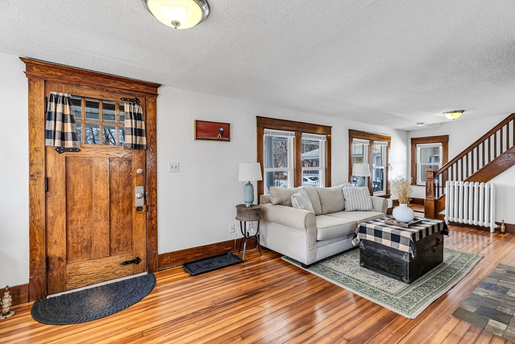 61 Spencer Street Springfield, MA 01118 - Photo 3 of 38