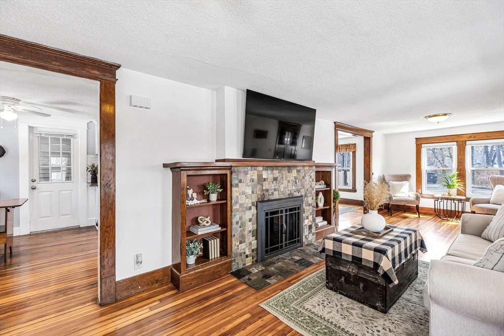 61 Spencer Street Springfield, MA 01118 - Photo 5 of 38