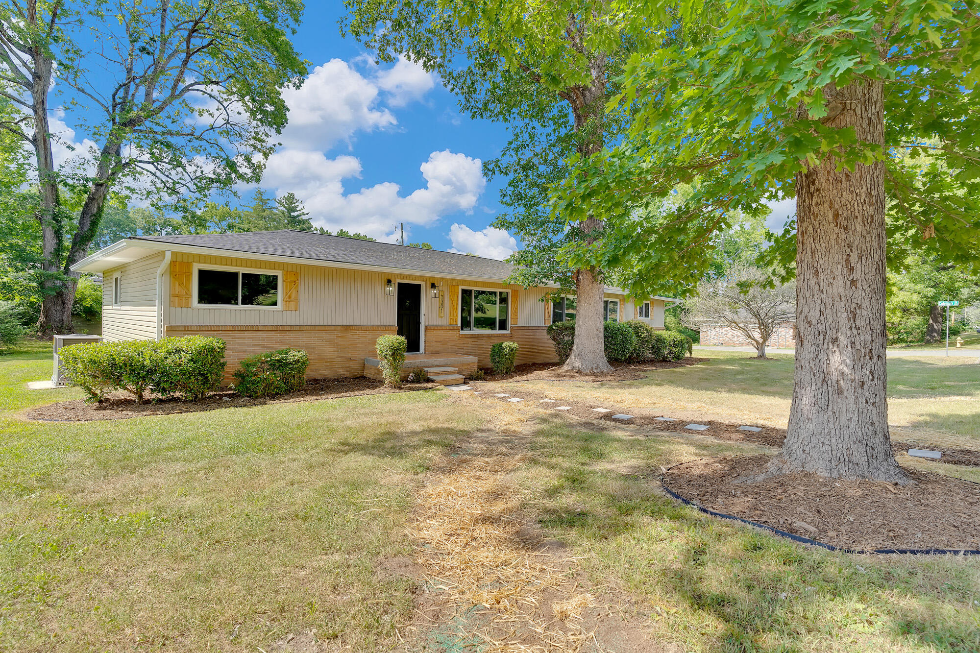 1301 John Ross Road Chattanooga, TN 37412 - Photo 2 of 29 1301-John-Ross-Rd-MLS-Photos-2
