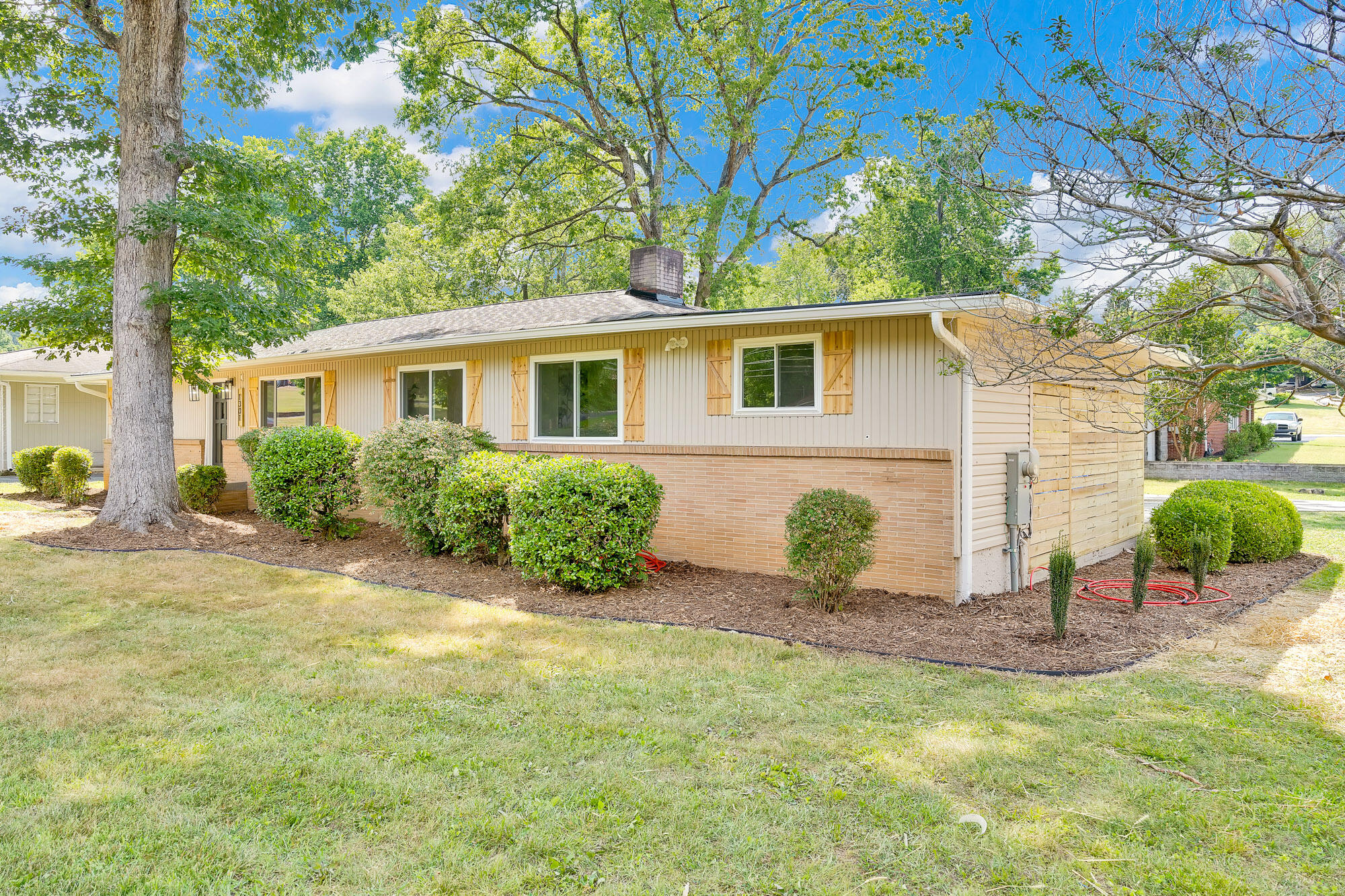 1301 John Ross Road Chattanooga, TN 37412 - Photo 3 of 29 1301-John-Ross-Rd-MLS-Photos-3
