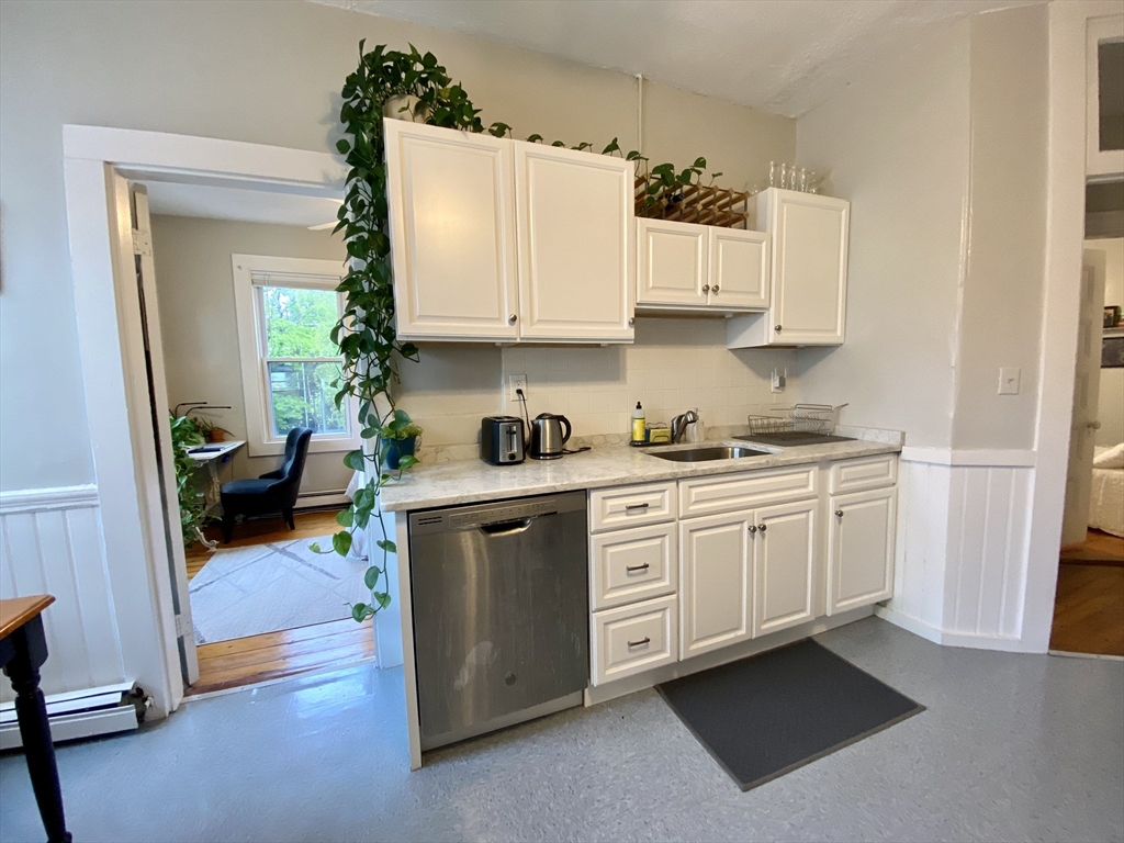 27 Hurd Road, Unit 6 Brookline, MA 02445 - Photo 13 of 22