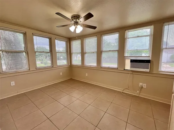 $1,000 | 301 Amarillo Street, Denton, TX 76201