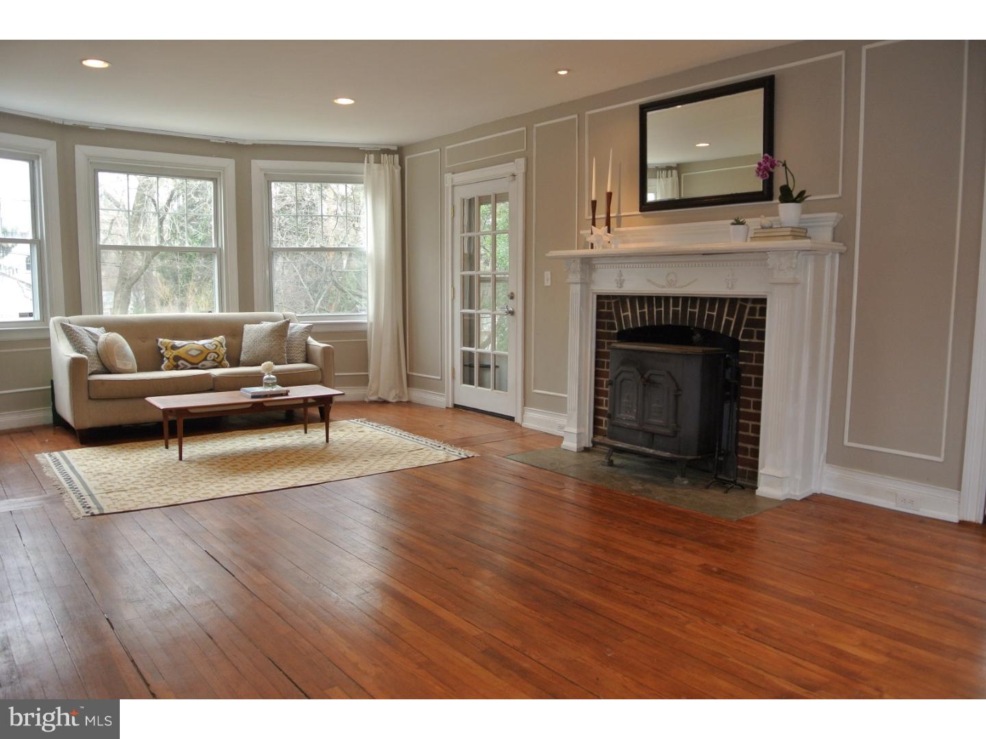 129 West Springfield Road Springfield, PA 19064 - Photo 4 of 25 Living Room