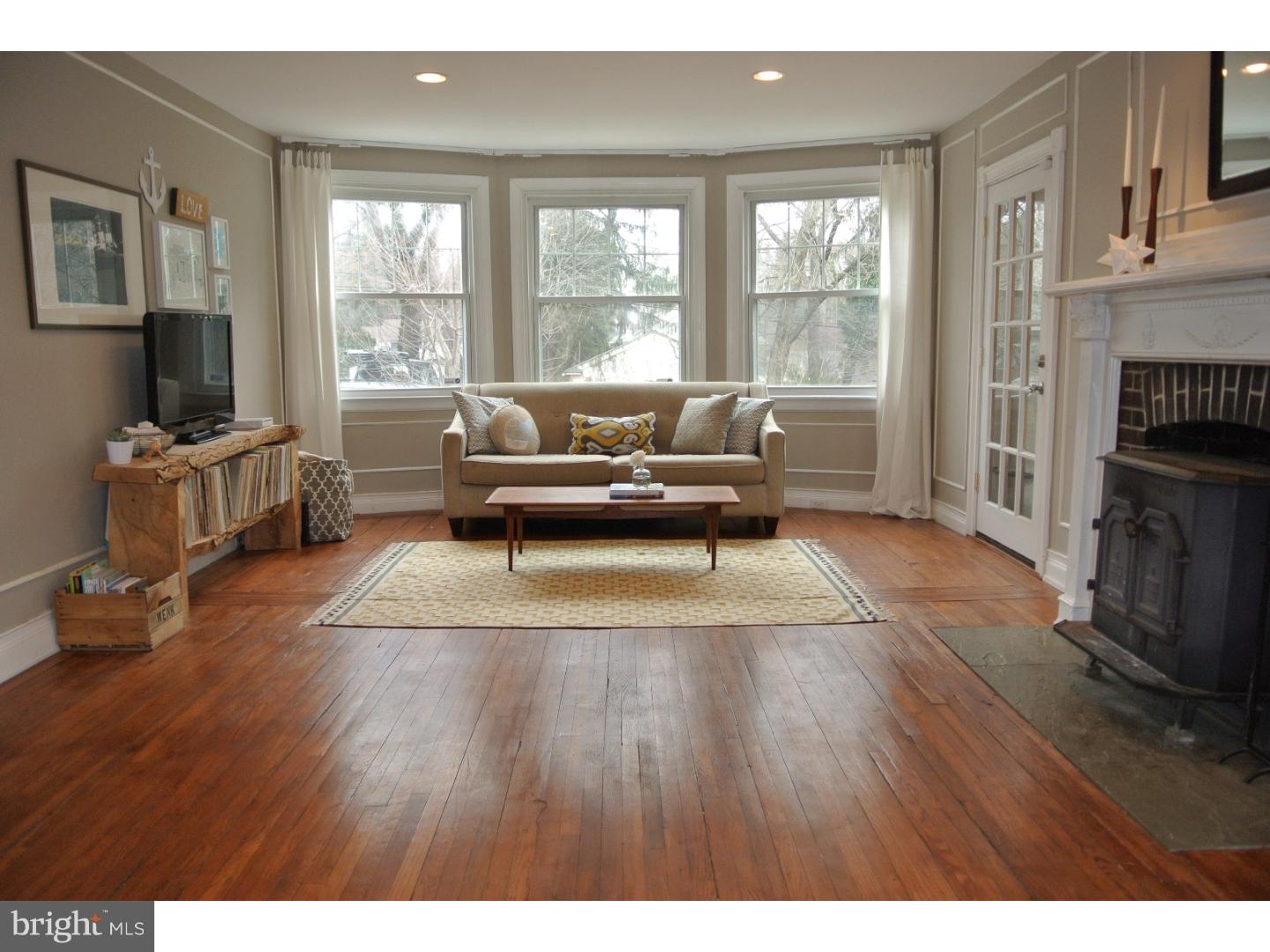 129 West Springfield Road Springfield, PA 19064 - Photo 5 of 25 Living Room