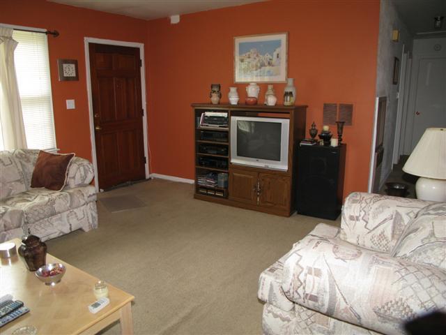5404 Daytona Road Roanoke, VA 24019 - Photo 3 of 13 Living Room