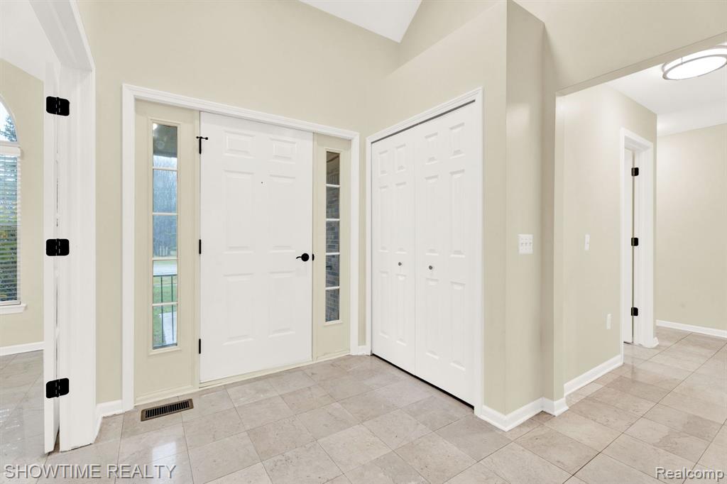 42810 Little Road Clinton Township, MI 48036 - Photo 5 of 71