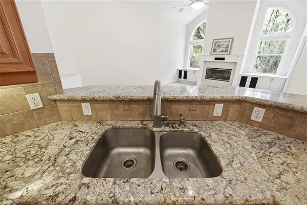 a view of a house with backyard