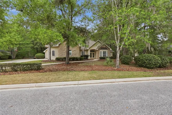 a view of empty room with window