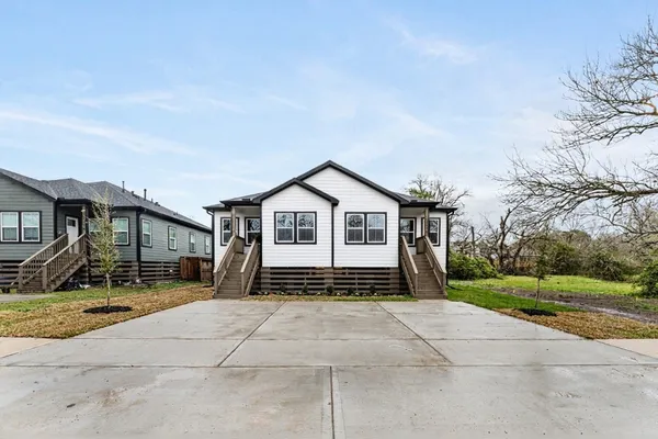 a view of house and outdoor space