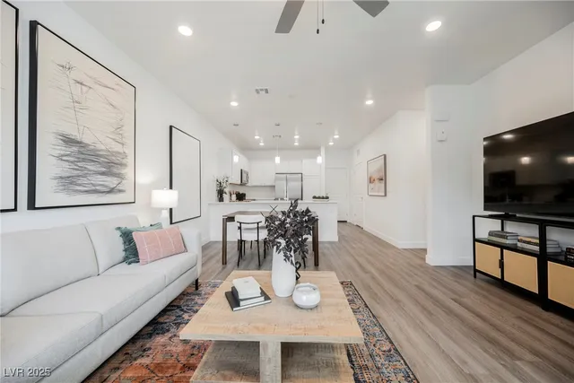 $2,545 | 10789 Passion Hts Street, Las Vegas, NV 89179