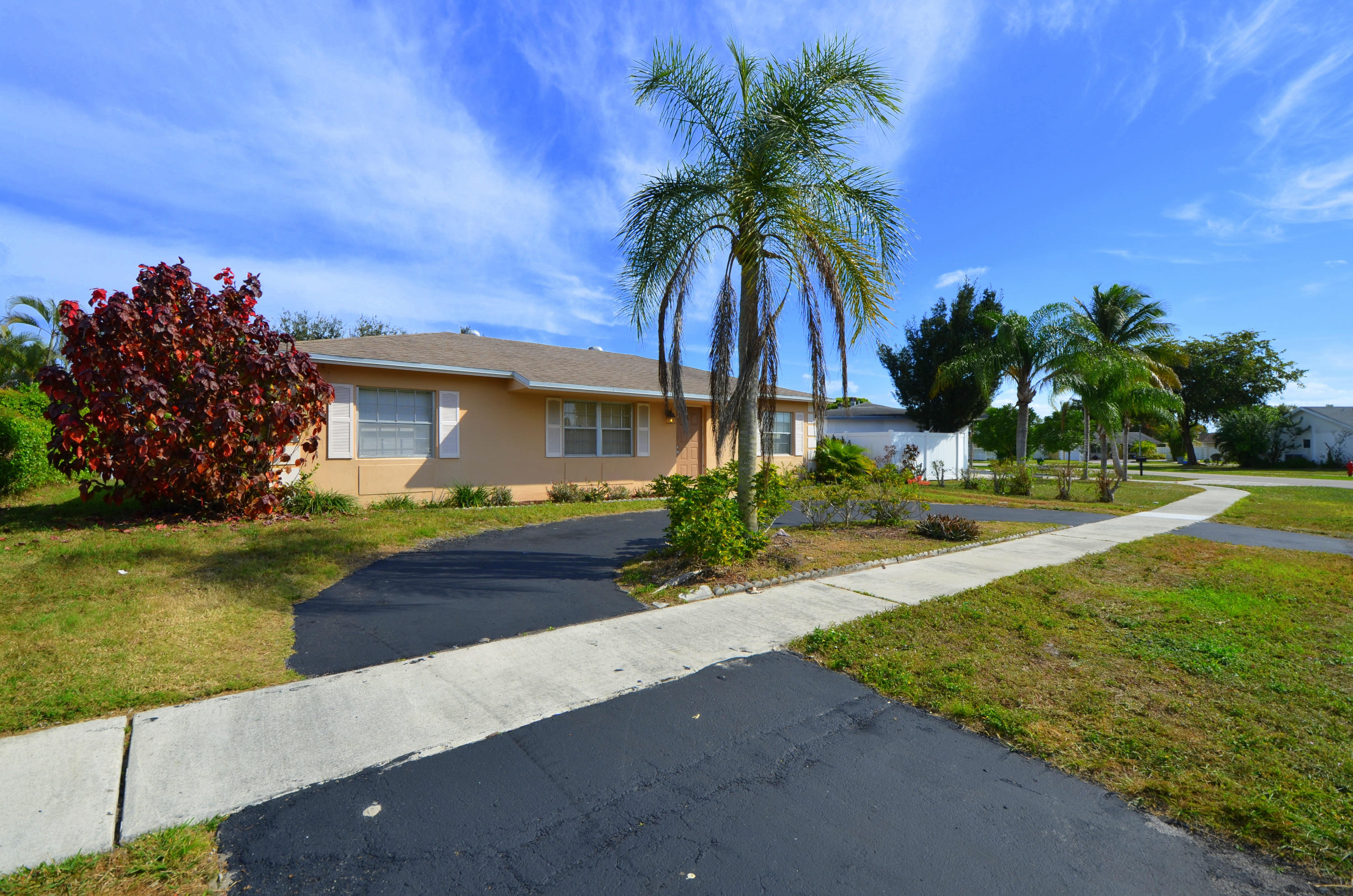 19562 Colorado Circle Boca Raton, FL 33434 - Photo 2 of 6 Front of House