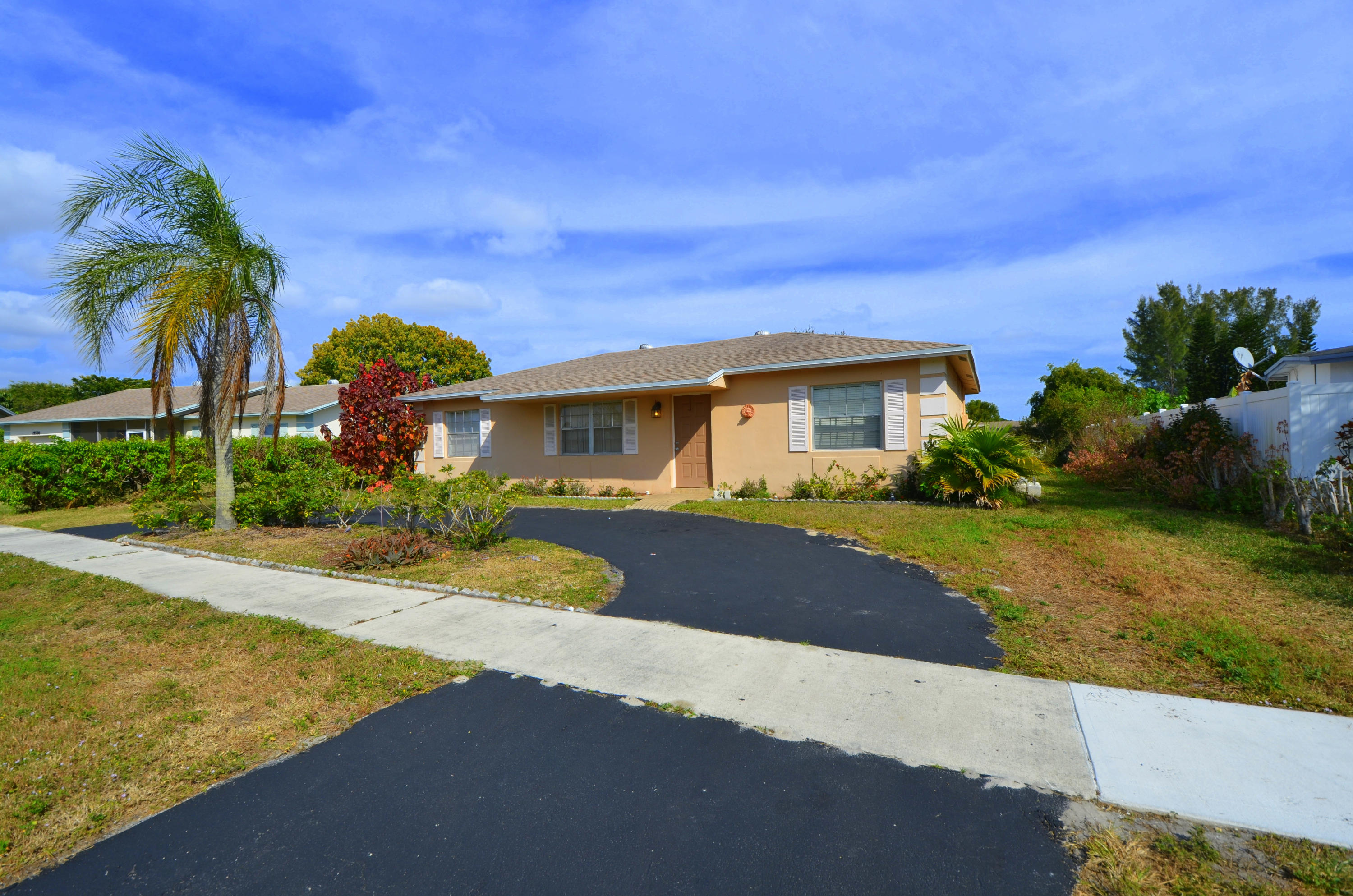 19562 Colorado Circle Boca Raton, FL 33434 - Photo 3 of 6 Front of House