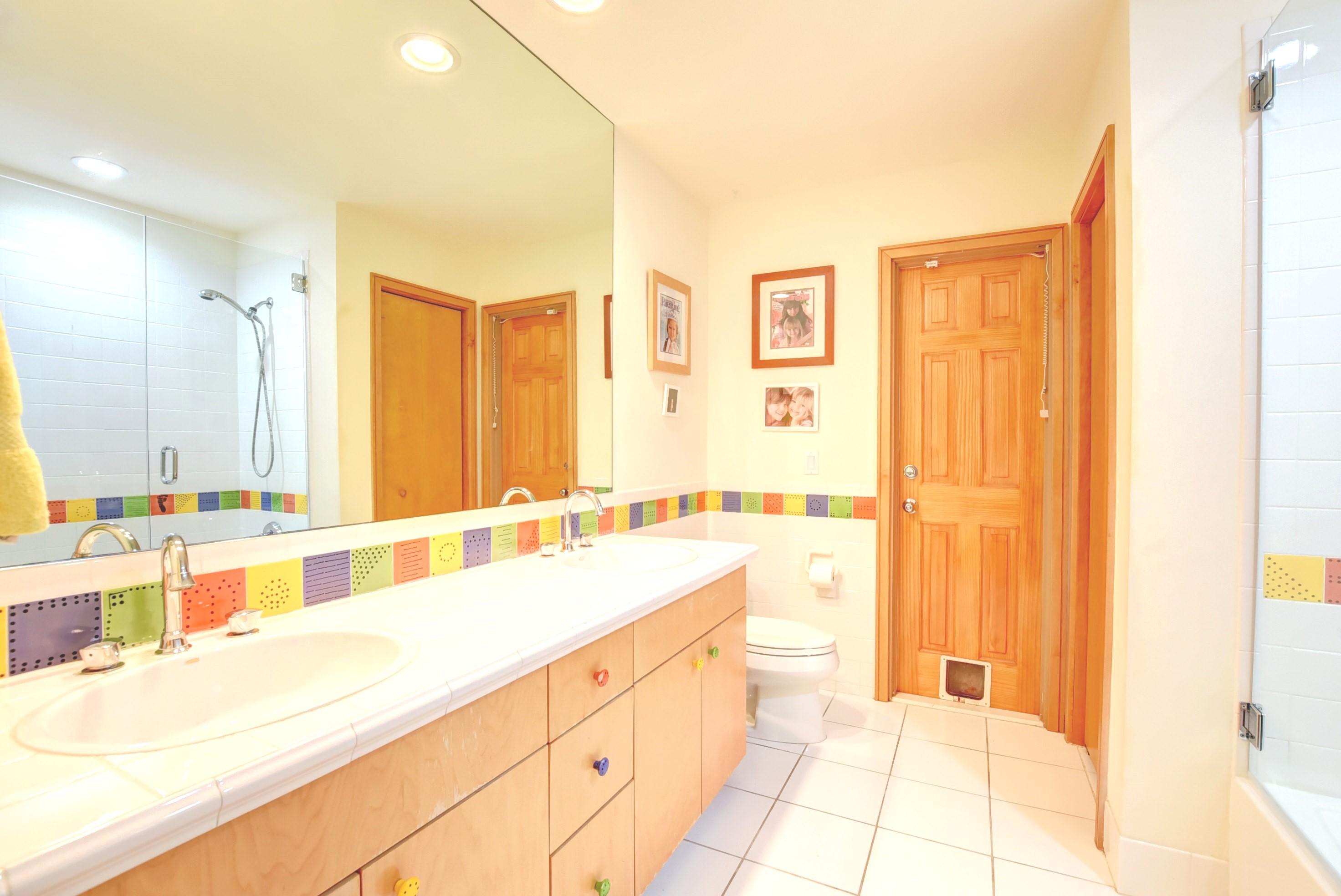 6761 Entrada Place Boca Raton, FL 33433 - Photo 48 of 69 a spacious bathroom with a double vanity sink and a bathtub