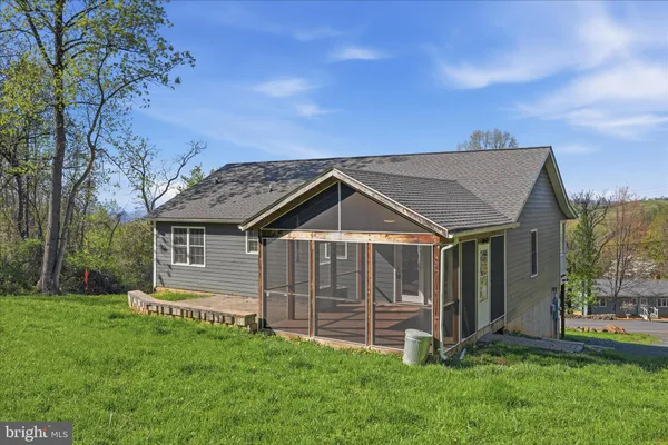 $525,000 | 1033 Mountain Heights Road, Front Royal, VA 22630