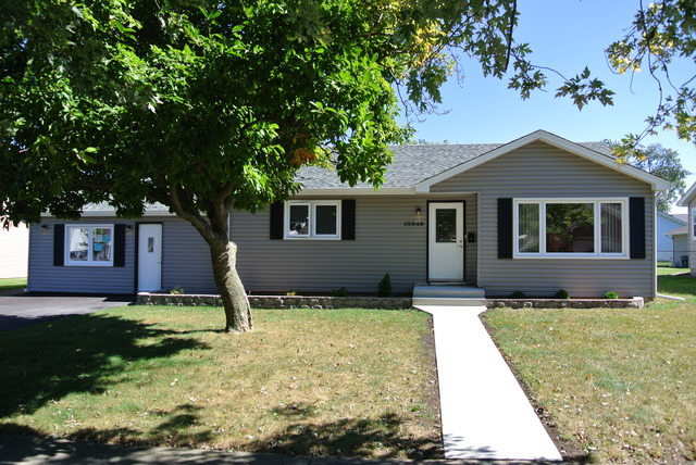 10549 Oak Park Avenue Chicago Ridge, IL 60415 - Photo 2 of 25 a house that has a tree in front of the house