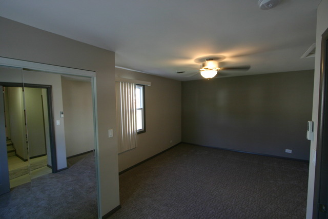 10549 Oak Park Avenue Chicago Ridge, IL 60415 - Photo 12 of 25 a view of an empty room with a window