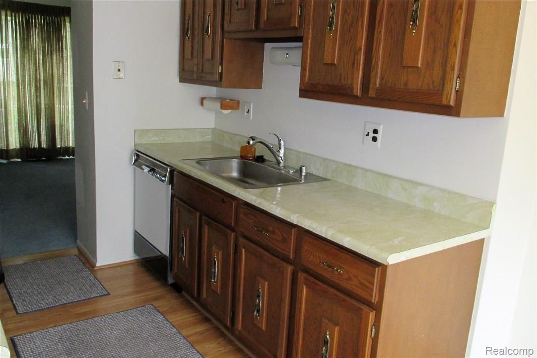 724 Oak Brook Ridge Drive Rochester, MI 48307 - Photo 6 of 18 IMG_0070 (2).JPG