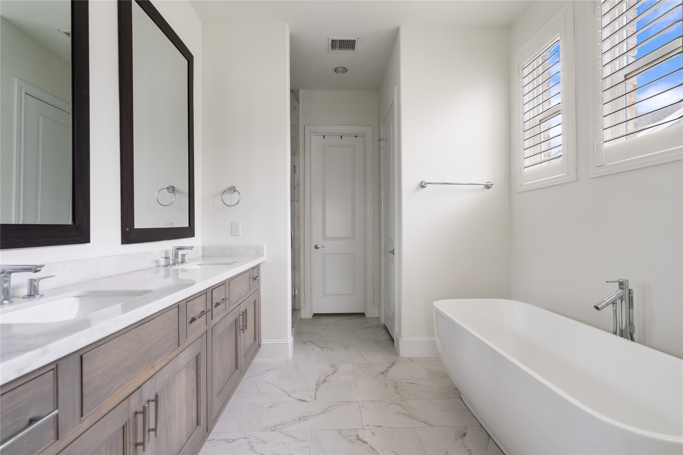 2613 Maxroy Street Houston, TX 77007 - Photo 22 of 43 Dual sinks, expansive counter space, ample storage, and a functional layout all contribute to daily ease.