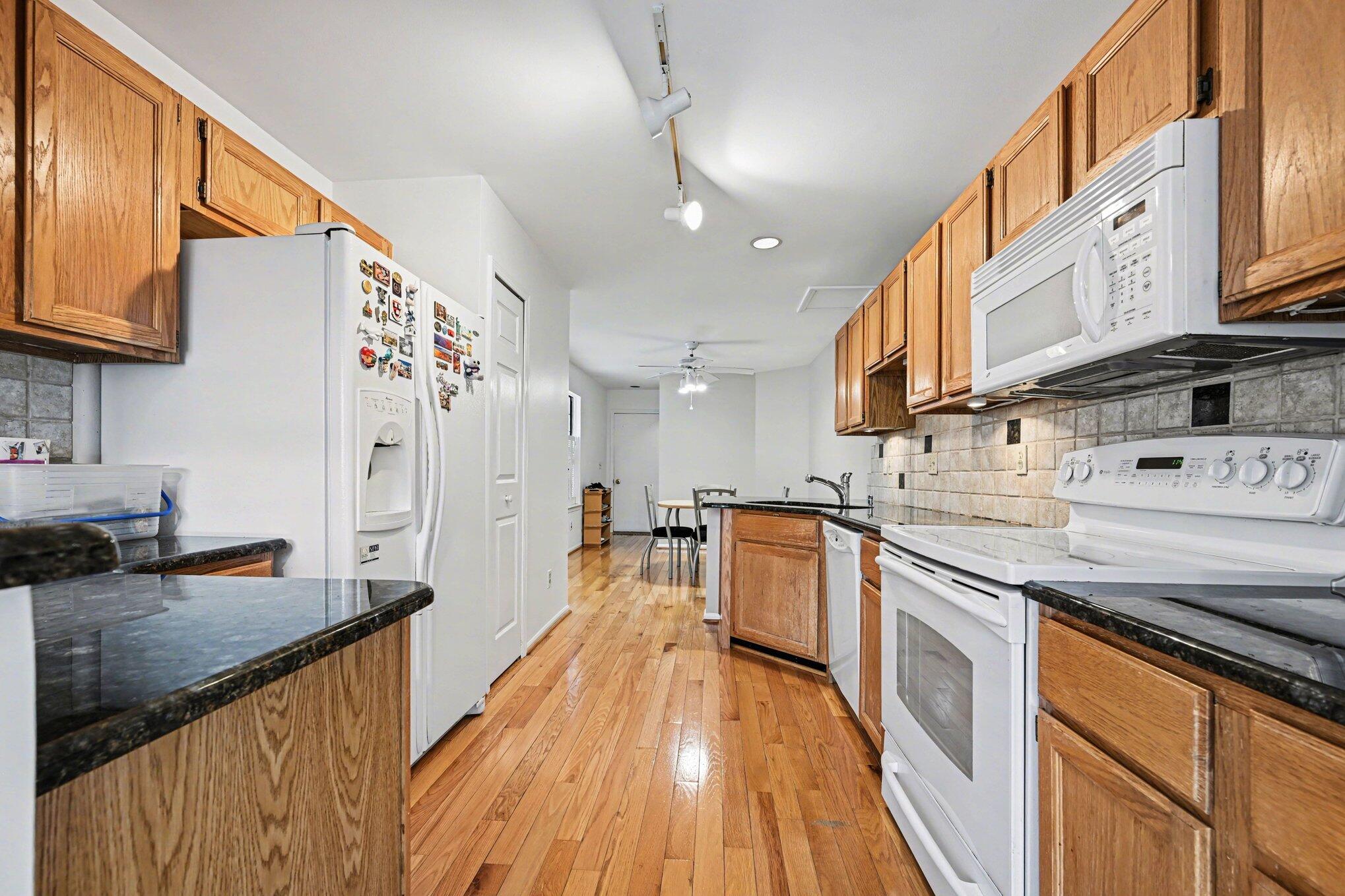 4356 Pine Ridge Court Ann Arbor, MI 48105 - Photo 5 of 35 kitchen