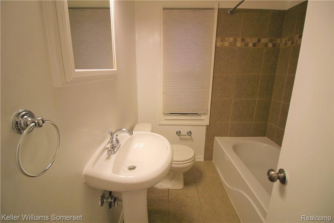 1574 Princeton Road Berkley, MI 48072 - Photo 14 of 27 IMG_0070.JPG
