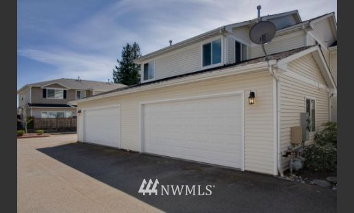 18885 108th Lane Southeast Renton, WA 98055 - Photo 11 of 12 Gallery Image 11