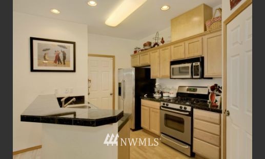 18885 108th Lane Southeast Renton, WA 98055 - Photo 4 of 12 Gallery Image 4