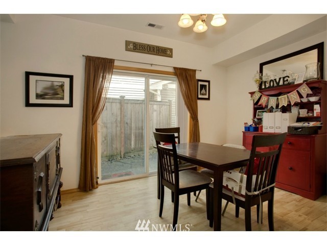 18885 108th Lane Southeast Renton, WA 98055 - Photo 6 of 12 Gallery Image 6