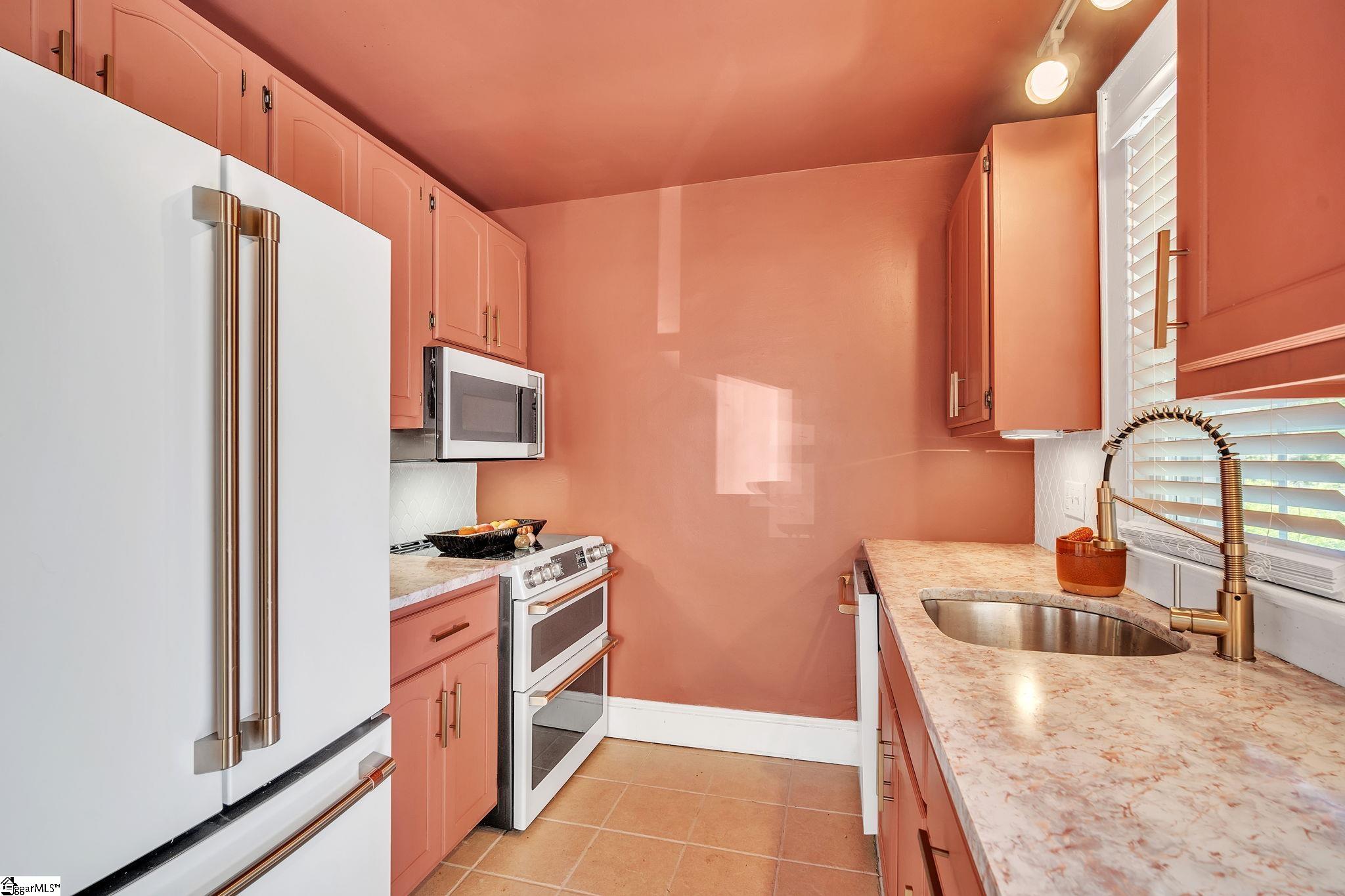 604 Overbrook Road Greenville, SC 29607 - Photo 6 of 31