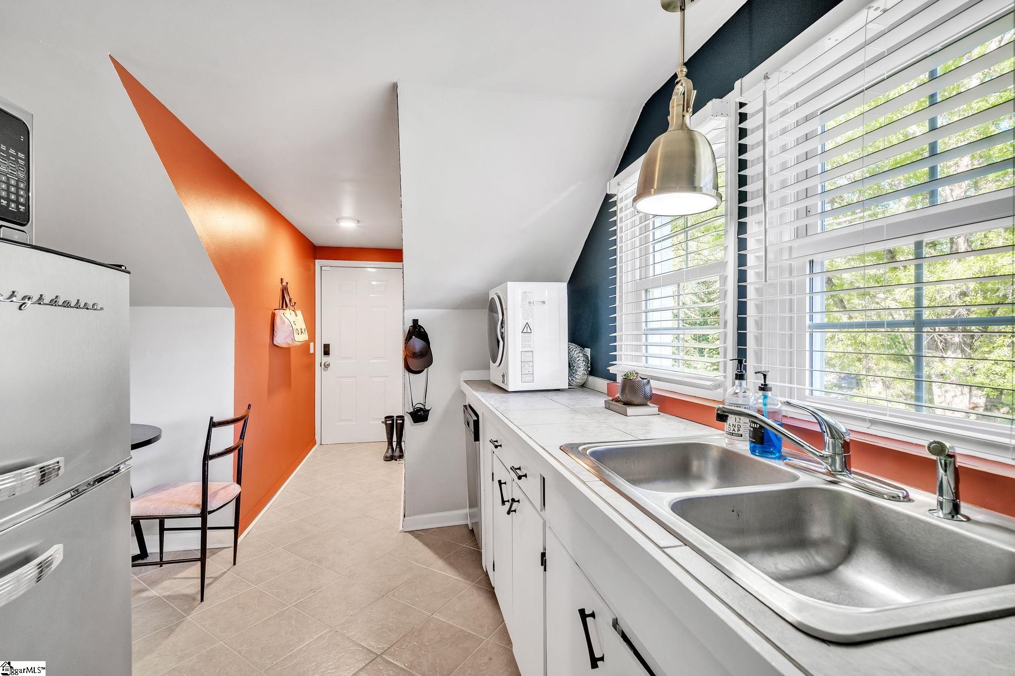 604 Overbrook Road Greenville, SC 29607 - Photo 8 of 31