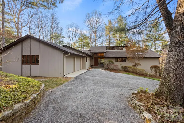 $795,000 | 207 Maple Hill Drive, Flat Rock, NC 28731